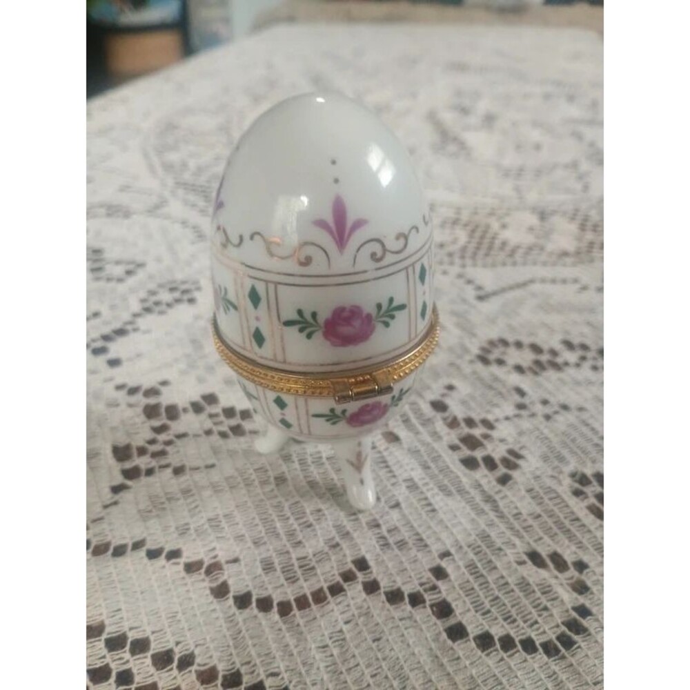 vintage porcelain egg-shaped trinket/jewelry box